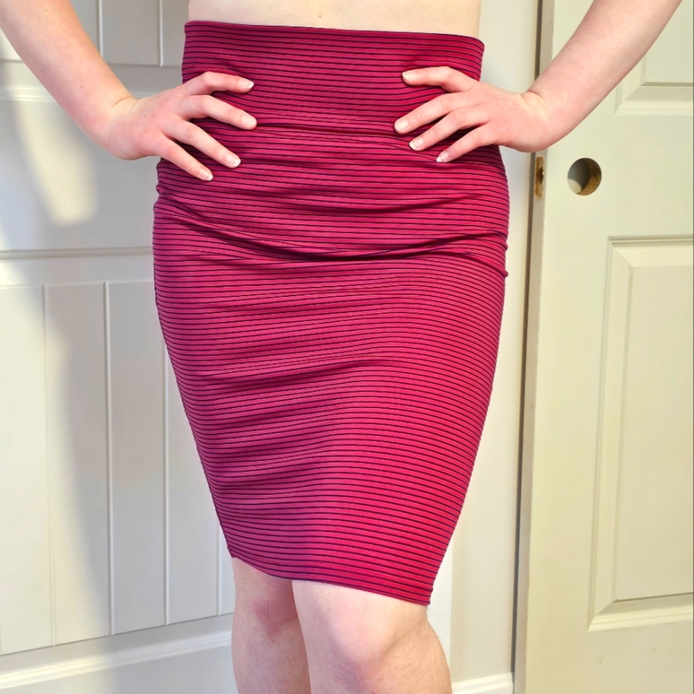 Lularoe Cassie Skirt Small magenta with navy stripe